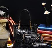 保定白沟新城花奴娇箱包销售部 专注于时尚休闲包具与文具用品零售